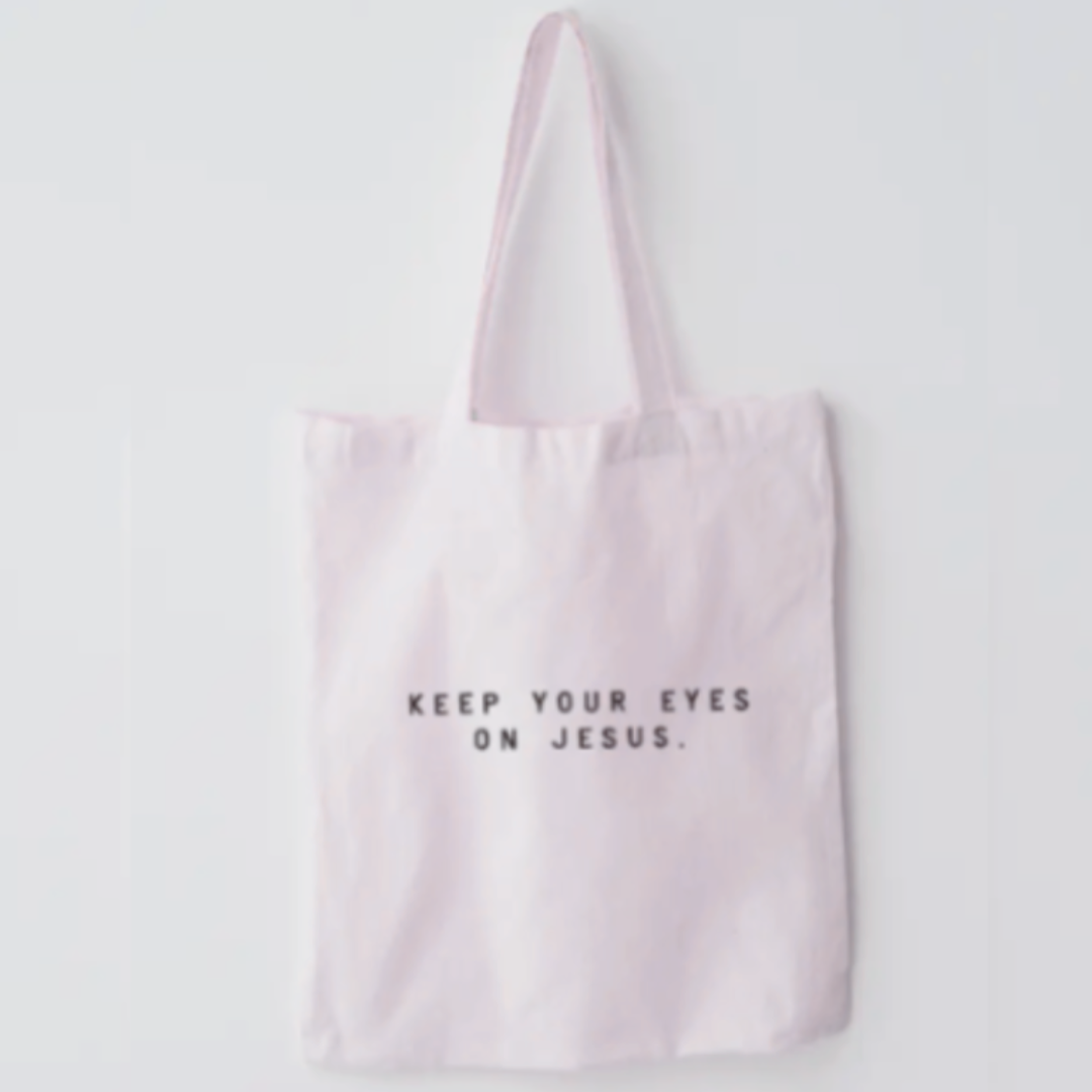 Mantén tus ojos en Jesús -playa/mercado Tote